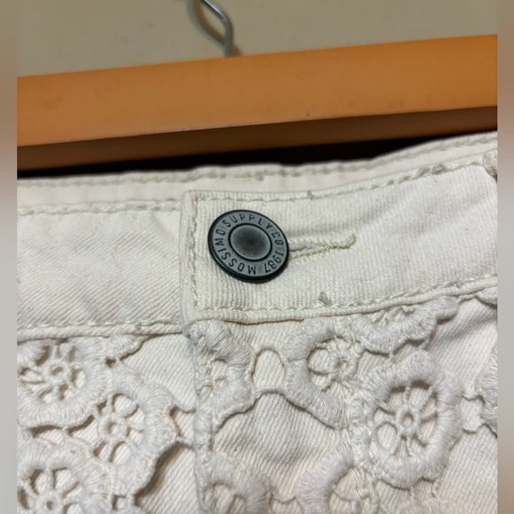 MOSSIMO SUPPLY CO. High Rise Lace Embroidered Shorts - Picture 2 of 8